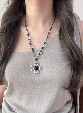 【羊悠悠】十字架串珠项链女小众设计感金属吊坠锁骨链复古毛衣链