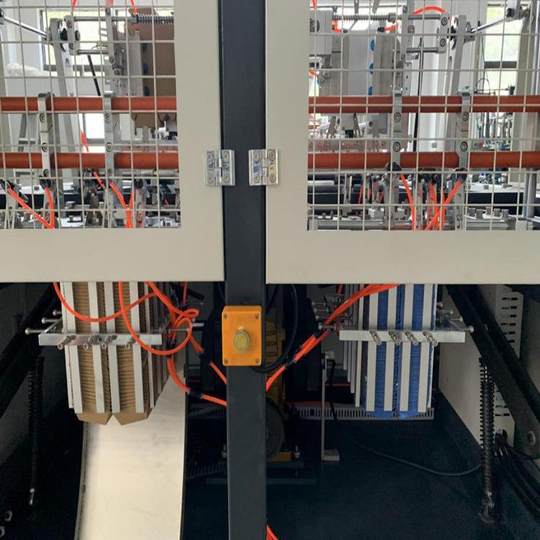 High-speed vertical double-station carton machine Hamburger box carton forming machine Lunch box machine Three-dimensional carton forming machine