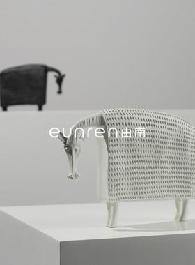 简约现代创意装饰马家居客厅工艺品摆件电视柜样板房间售楼处摆设