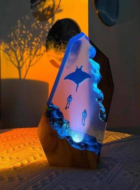 家居饰品蝠鲼情侣潜水员小夜灯环氧树脂木灯微型母亲情人节手工