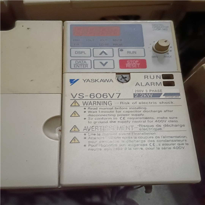 安川变频器ⅤS一606V7 V7AT22P2 2.2(憨憨电子) - 图0