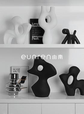 北欧抽象不规则黑白树脂摆件简约展厅样板房装饰品售楼处前台摆设