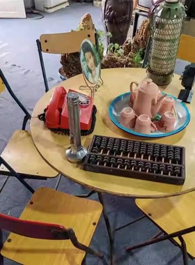 民俗怀旧老物件7080年代电话机算盘桌椅复古收藏摆件装饰道具展览