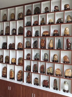 广东韶关乳源五彩色红蓝色石头打磨而成家居办公室画面石摆件QH-A