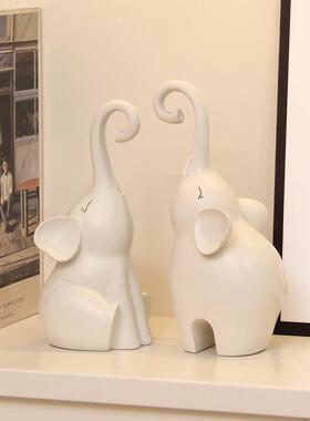 树脂摆件轻奢家居摆件玄关酒柜装饰品桌面创意高端工艺品厂家直销