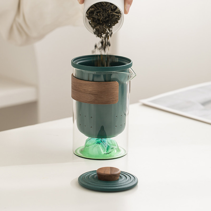 Portable travel tea set and quick cup
