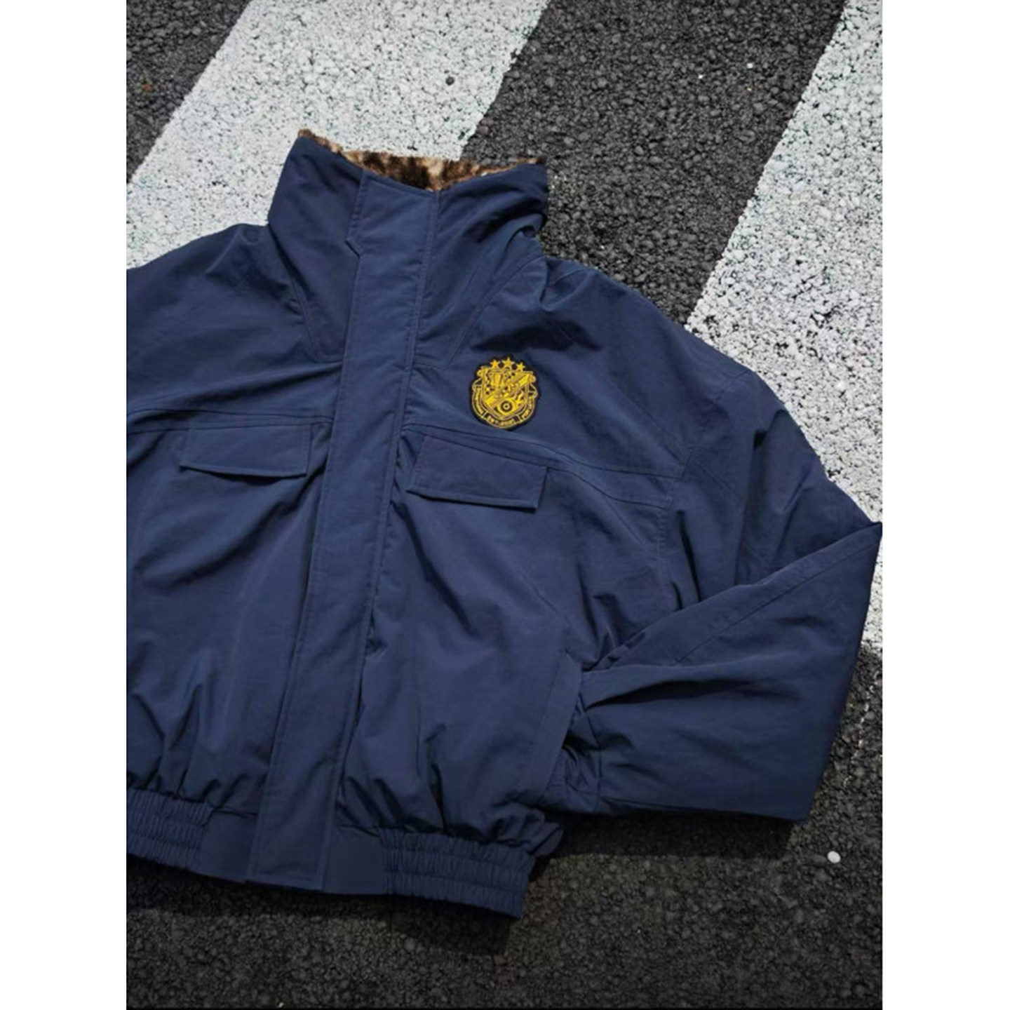 藏青色豹纹座山雕棉服复古蓝微喇牛仔裤搭配一整套男装冬装高级感,淘宝优惠券,粉丝福利购,淘宝优惠卷