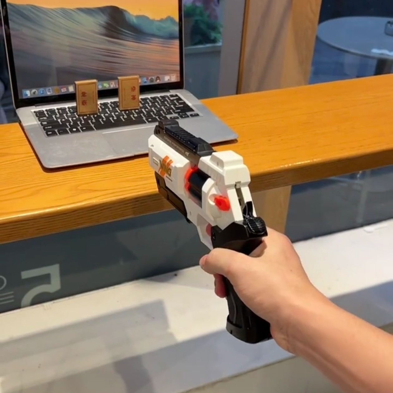 爆裂左轮软弹枪变形手枪男孩儿童对战玩具仿真创意可发射手动上膛,淘宝优惠券,粉丝福利购,淘宝优惠卷