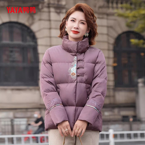 YAYA鸭鸭妈妈羽绒服女装2025新款冬季短款立领中老年洋气加厚外套 - 图0