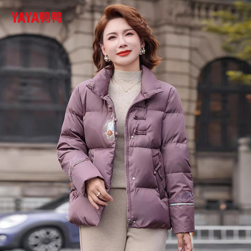 YAYA鸭鸭妈妈羽绒服女装2025新款冬季短款立领中老年洋气加厚外套 - 图2