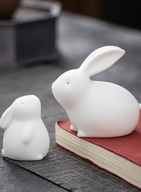 可爱小玉兔动物宠摆件兔年装饰礼品陶瓷办公室桌面家居饰品