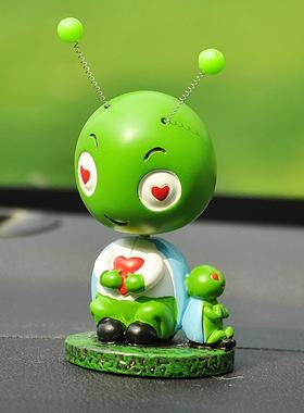 创意彩绘弹簧虫汽车摆件中控台摇头公仔车上桌面小摆件树脂工艺品