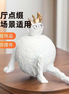 现简约皇冠人物雕塑摆件样板间电视柜玄关客厅酒柜家居软装饰品