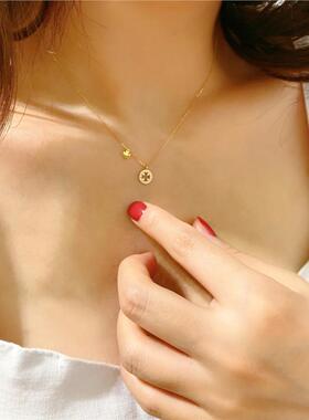 王府井官万珠宝设计师