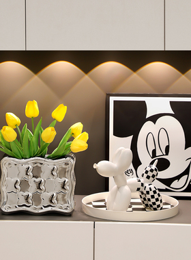 速发轻玄客厅奢关装饰柜电视柜酒柜鞋品放收纳气球狗家居摆件