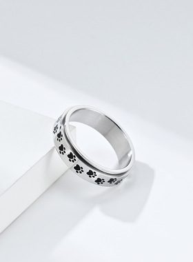 甜酷可爱小掌印可旋转钛钢戒指