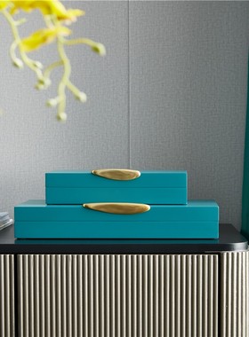 轻奢现代样板间客厅玄关木质绿色烤漆金属扣收纳盒书柜博古架装饰