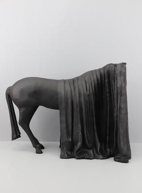 简约现代抽象动物雕塑马摆件售楼处样板房客厅玄关家居艺术品装饰