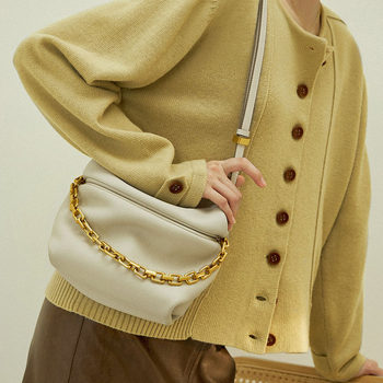 2024 New Bag Women's Genuine Leather Pleated Cloud Bag Fashion Chain Dumpling Bag Shoulder Messenger Bag Manufacturer