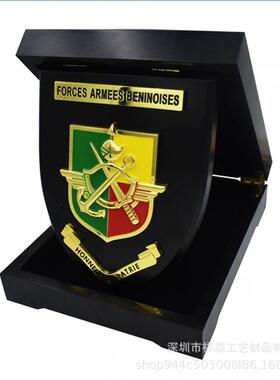 厂家金属木奖牌制作锌合金木托底座榉木奖牌胡桃木金属纪念摆件