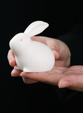 东方泥土 陶瓷小兔子摆件送朋友礼物创意高端桌面摆饰品玉兔一对