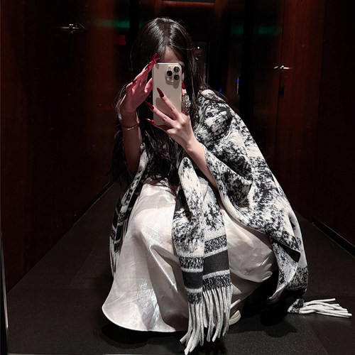 复古水墨画披肩女外搭2026新款韩版高级氛围感披风斗篷百搭围巾女 - 图2