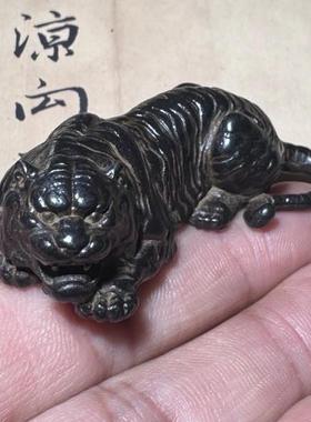 尼泊尔藏式复古天铁实心老虎茶宠摆件十二生肖虎卧虎压纸镇尺摆设