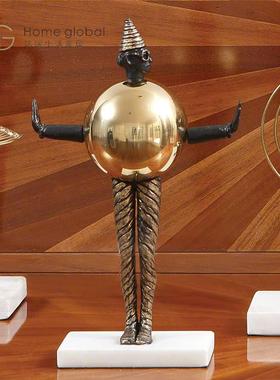 悦生活软装设计样板房现代芭蕾舞人金色雕塑办公桌面装饰艺术摆件