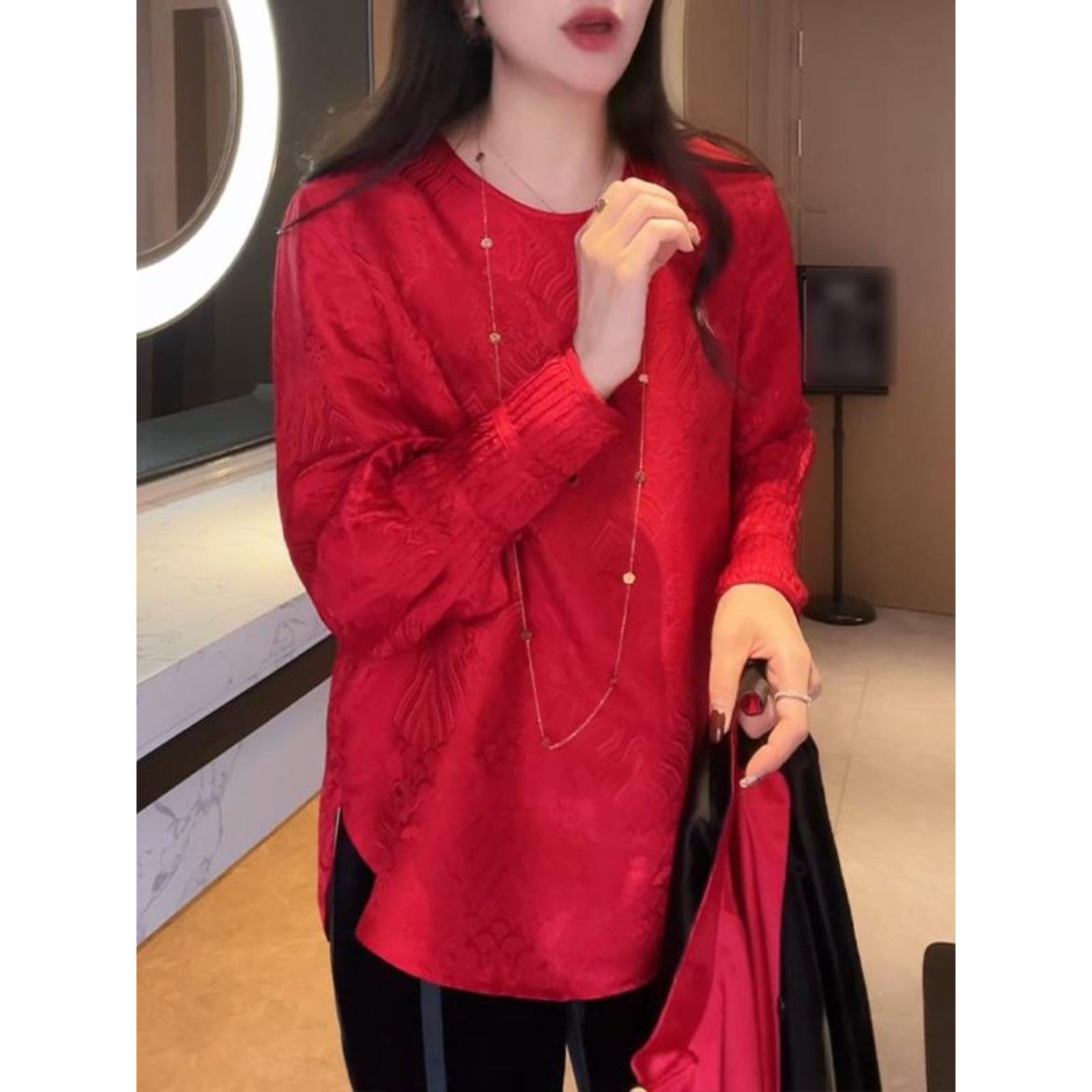 2025红色提花开叉衬衫加码女性胖毫米轻民族风格独特别致圆领长袖,淘宝优惠券,粉丝福利购,淘宝优惠卷