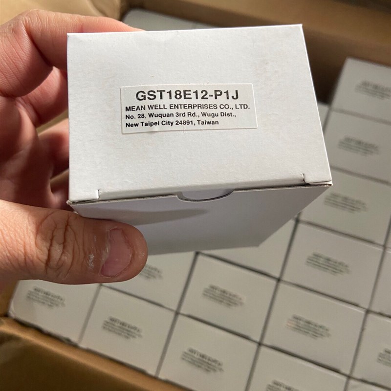 台湾明纬电源适配器GST18E12-P1J 18W12V1.5A 企业级欧规能效VI级 - 图0