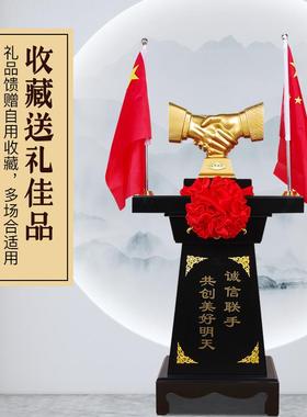 合作共赢握手落地摆件 红旗办公室摆设 公司开业庆典商务高档礼品