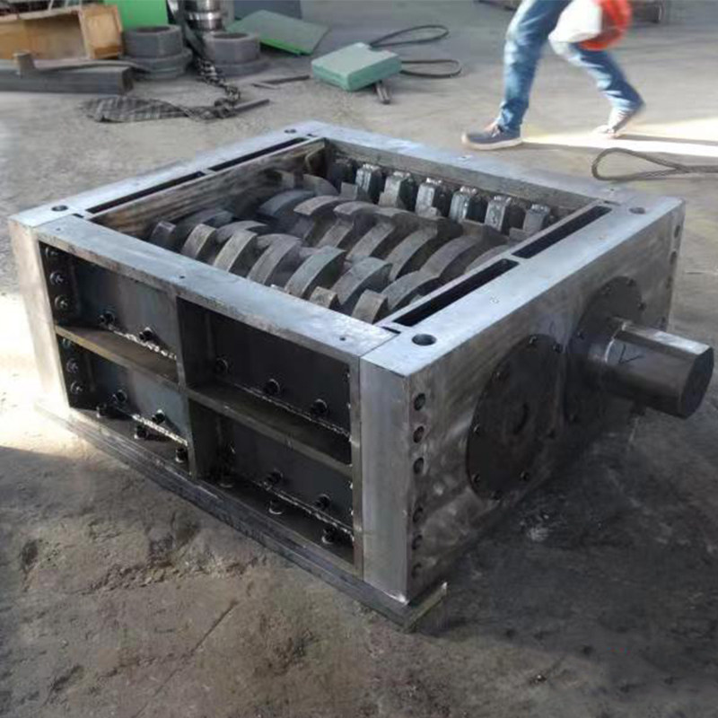 Shredder chassis crusher knife box straw large and small double-axis plastic garbage wood scrap iron sheet metal