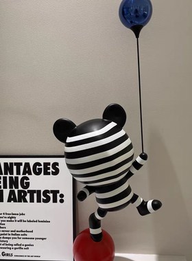 网红熊摆件卡通气球杂技熊客厅电视柜玄关落地家居装饰品乔迁送礼