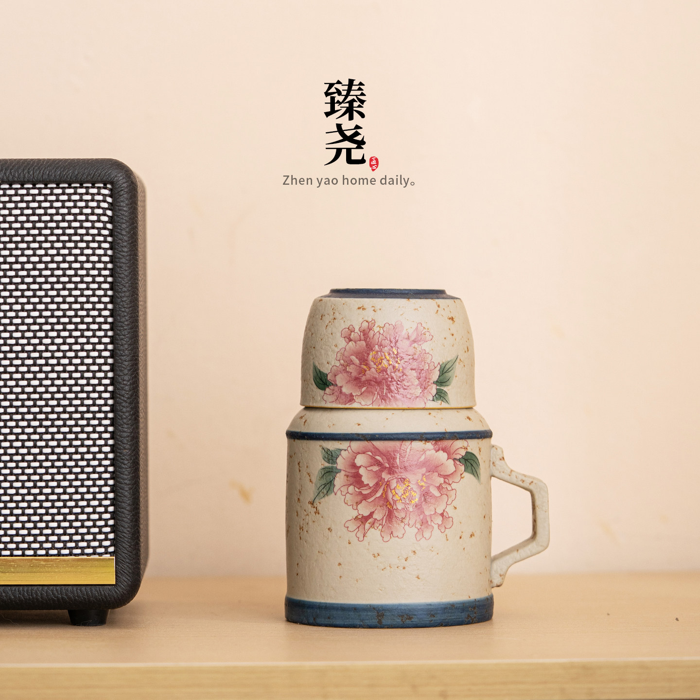 Zhenyao blue and white flint red ceramic stewed teapot souvenir