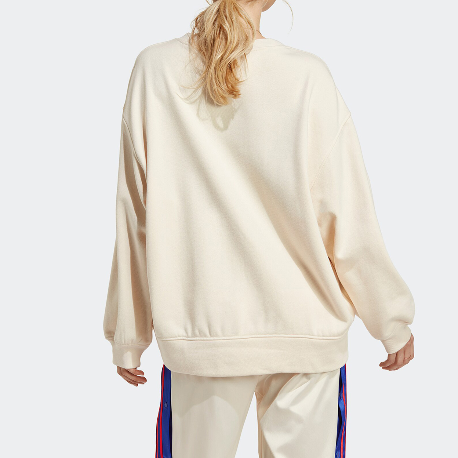 Adidas/阿迪达斯正品春季新款女子运动圆领套头卫衣IC4977 - 图0