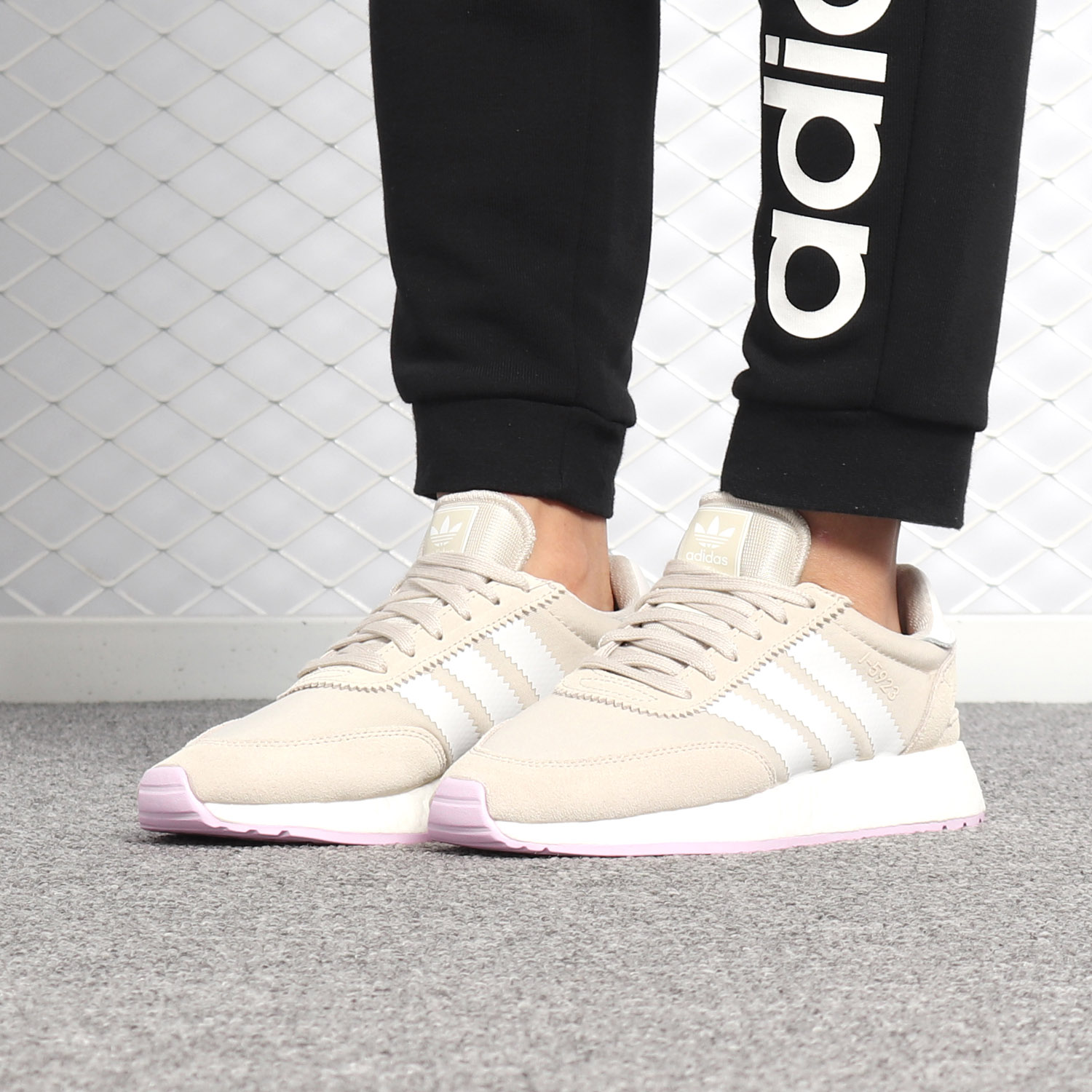 Adidas/阿迪达斯正品三叶草Boost女子经典休闲运动鞋B37973 - 图2