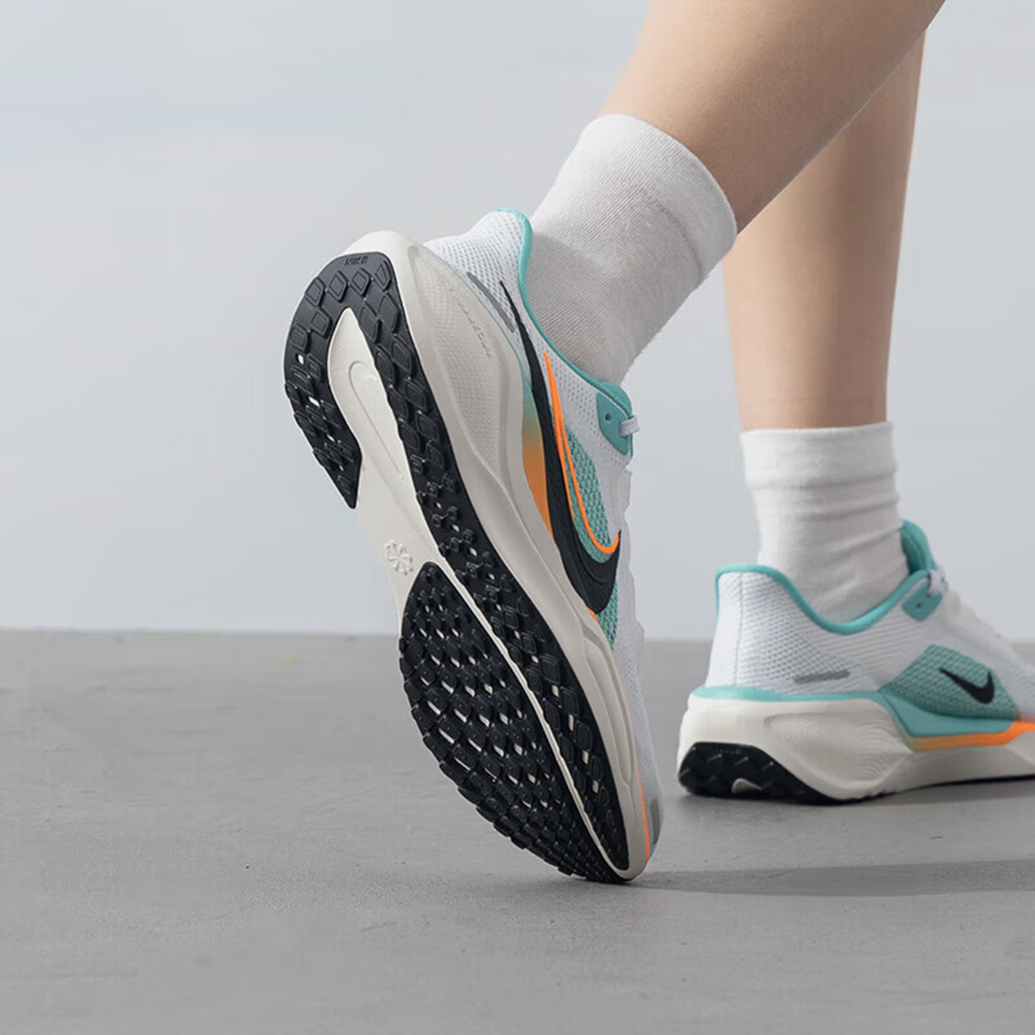 Nike/耐克 正品秋季新款儿童轻盈缓震运动跑步鞋HM3724-101 - 图1