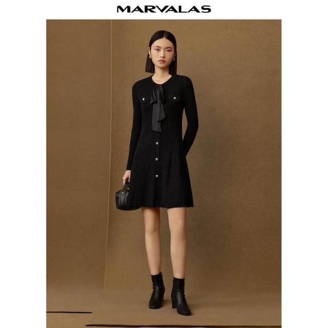 Mendes commuting neckline ribbon design