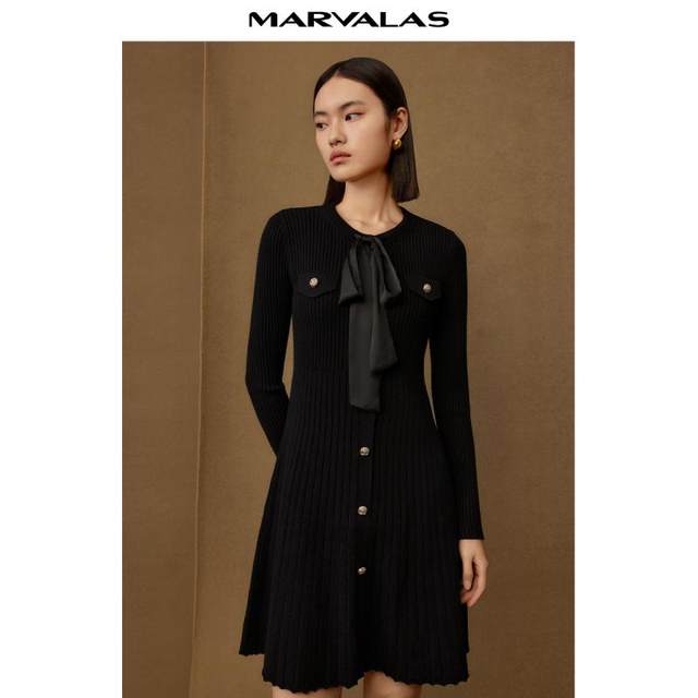 Mendes commuting neckline ribbon design