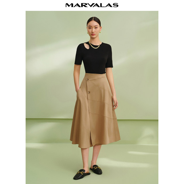 Mandes' mid-length commuter skirt