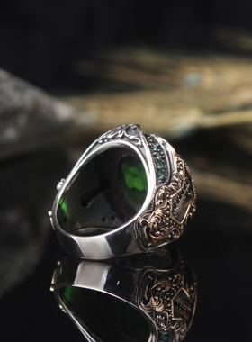 新款镶嵌绿色宝石戒指男欧美时尚复古指环饰品