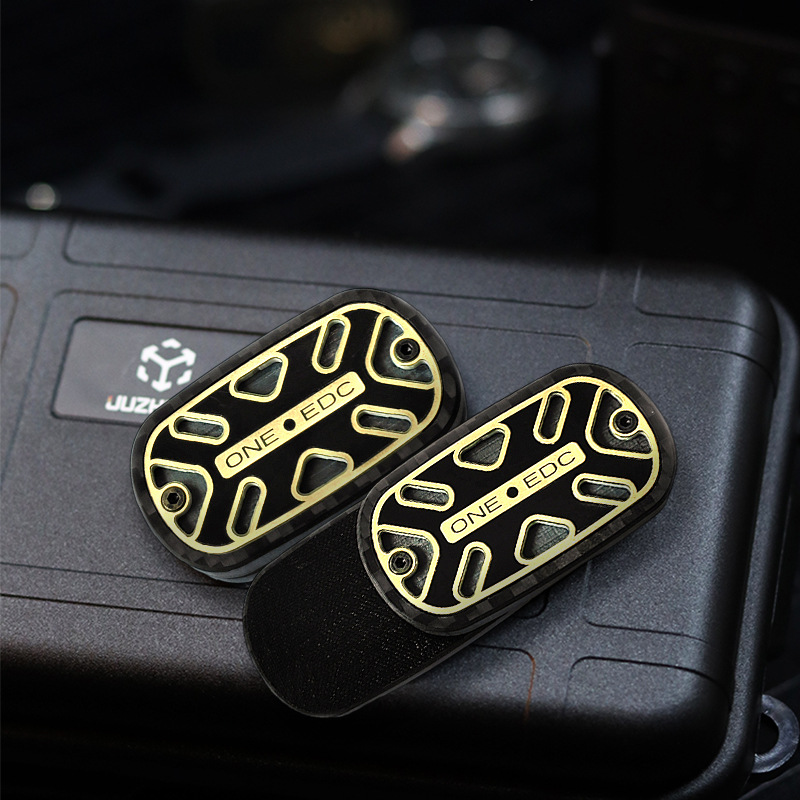 EDC碳纤维推牌无限位啪啪币解压玩具指尖陀螺ONE EDC黑科技啪啪牌 - 图1