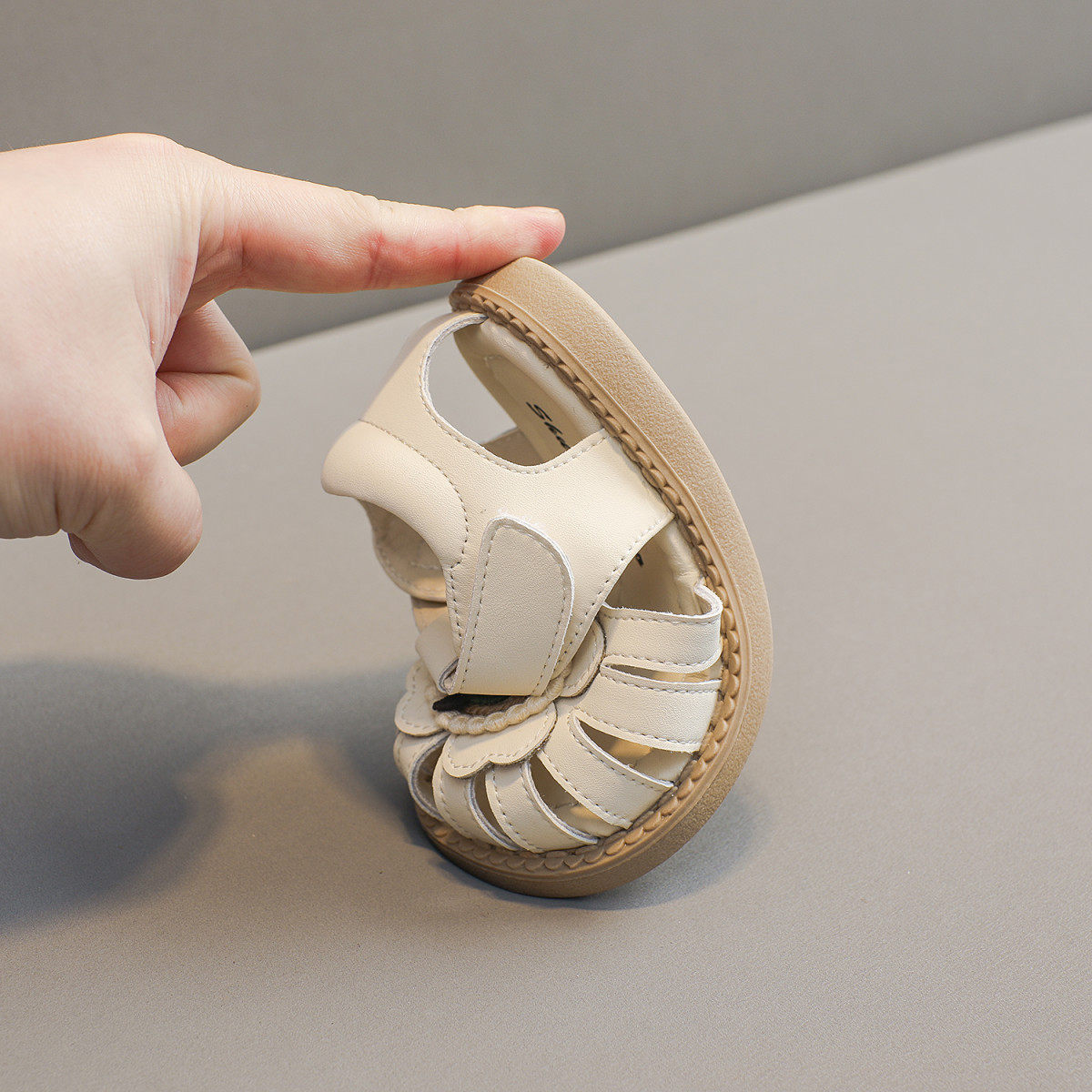 女宝宝软底学步凉鞋2025年夏季新款儿童时尚绣花公主凉鞋沙滩凉鞋,淘宝优惠券,粉丝福利购,淘宝优惠卷