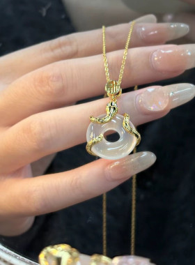 本命年缠绕蛇平安扣项链女纯银999小众白玉髓吊坠新年情人节礼物