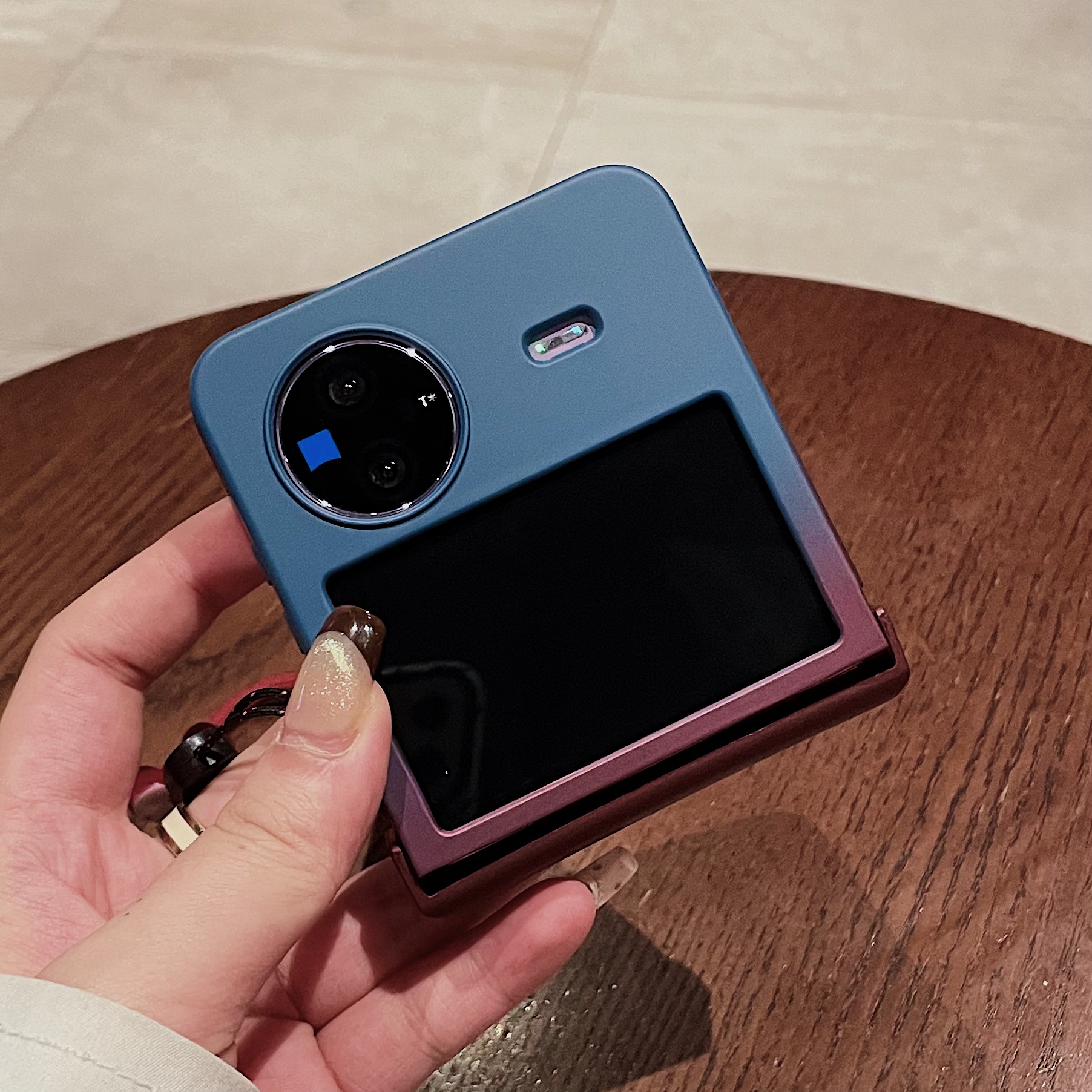 磨砂铰链适用vivoxflip手机壳新款高级感Pocket2折叠OPPOFindN3Flip手提绳荣耀MagicVFlip高颜值ZFlip5保护套 - 图0