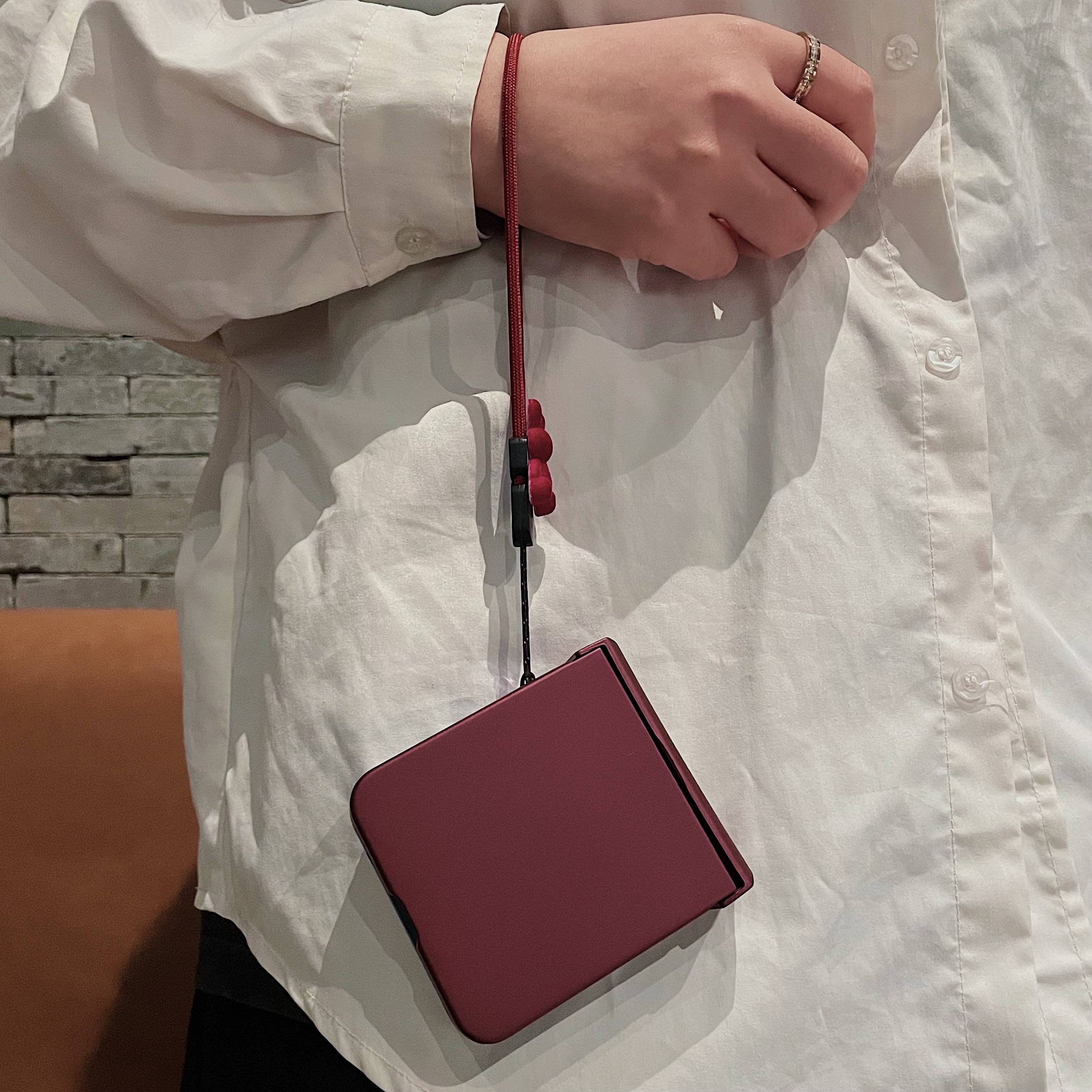 磨砂铰链适用vivoxflip手机壳新款高级感Pocket2折叠OPPOFindN3Flip手提绳荣耀MagicVFlip高颜值ZFlip5保护套 - 图3