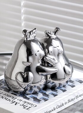 网红卧室酒柜摆设可爱抱抱梨陶瓷书立书架摆件家居饰品简约客厅