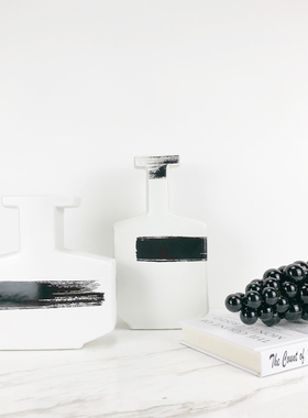 速发简约白色抽象扁术艺装花器花瓶摆件样板房售楼处软形饰品