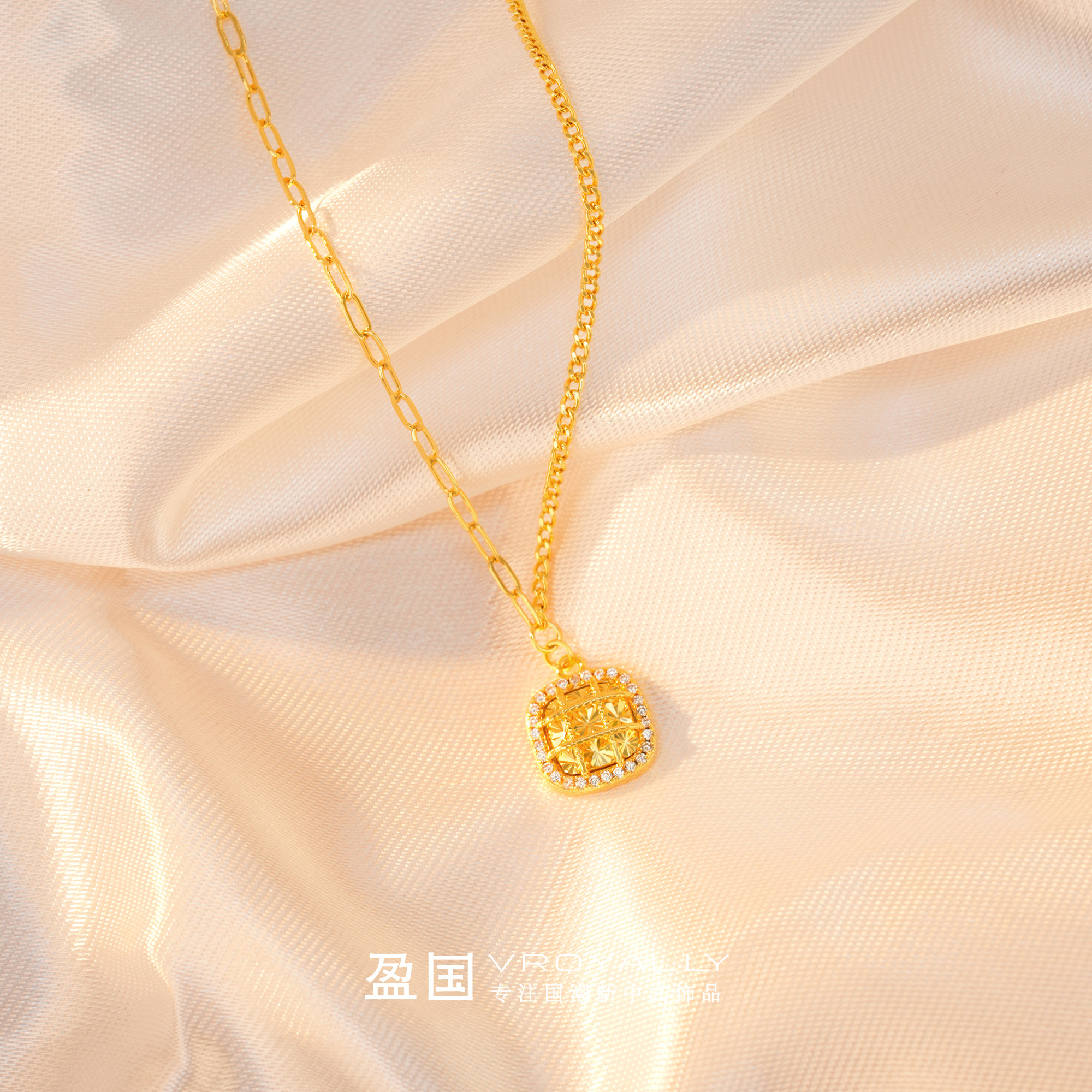 盈国方糖项链新中式简约气质轻奢感金色精致方形吊坠锁骨链项坠,淘宝优惠券,粉丝福利购,淘宝优惠卷