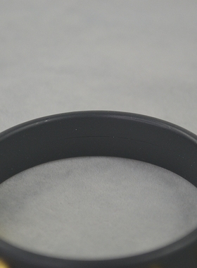 T 黑色 绿铆钉 手镯